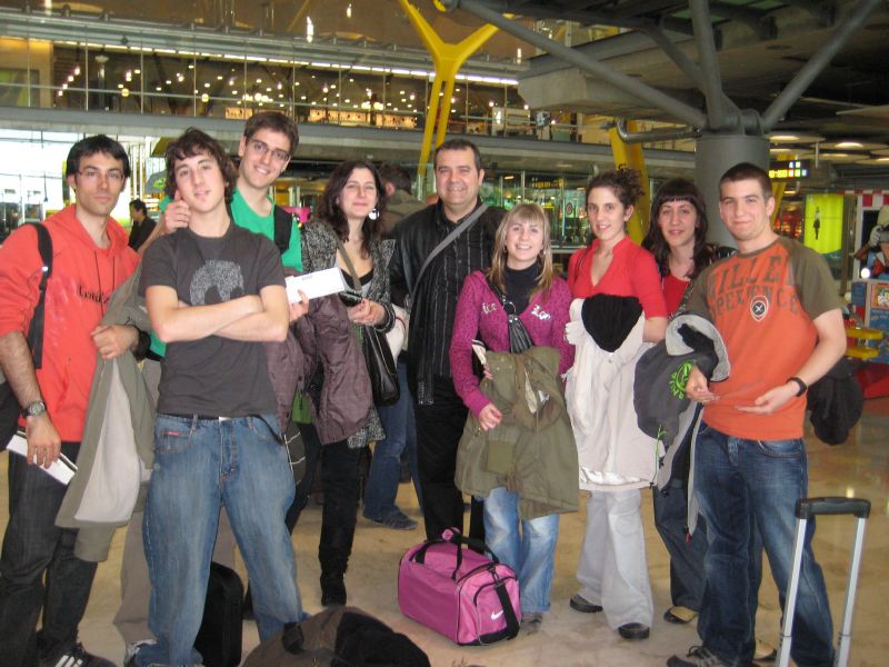 Imagen de grupo en el aeropuerto de Madrid, antes de embarcar